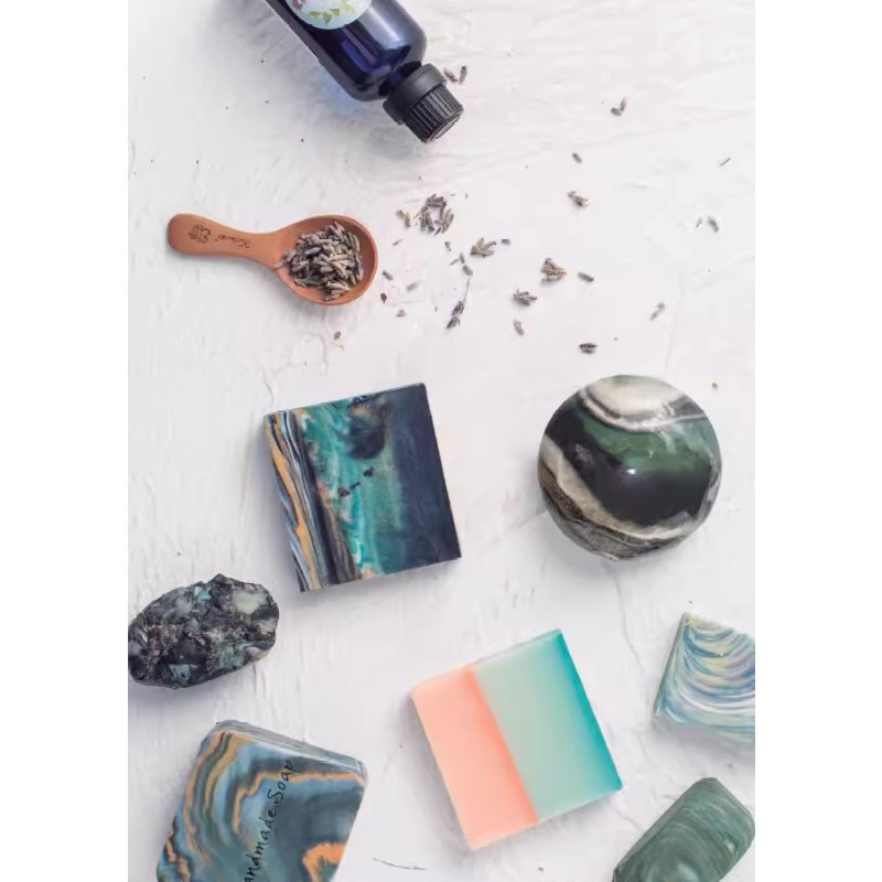 Uçucu Yağlarla Kendin Yap Koku - Soap Making Book incelemesi ve fiyatı